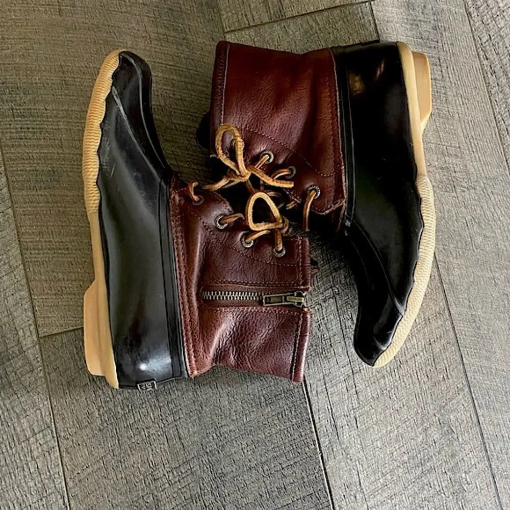 Women’s Sperry Top-Sider Leather and Rubber Saltwater Duck Boots. Size 6.